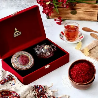 زعفران گلستان طبیعی با بسته‌ بندی فانتزی و تازه برای مصرف روزانه